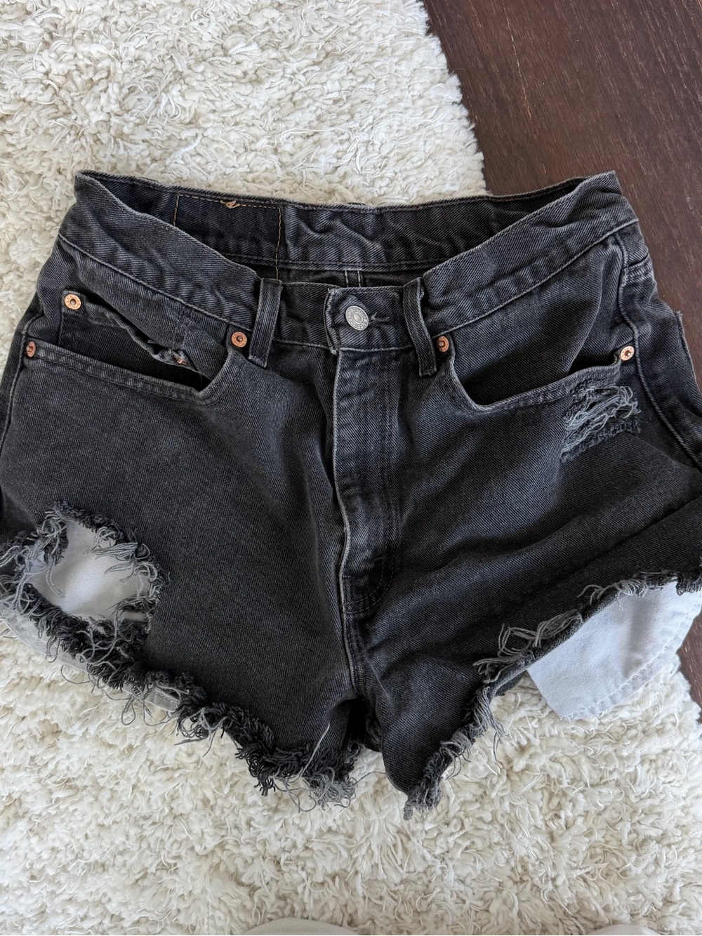 Vintage Levi’s 550 Distressed Mid Rise Shorts